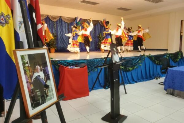 Rinden homenaje al maestro Guillermo Rothschuh Tablada en Juigalpa
