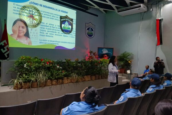 Ministerio de Salud Capacita a la Policía Nacional sobre Prevención de Enfermedades Visuales