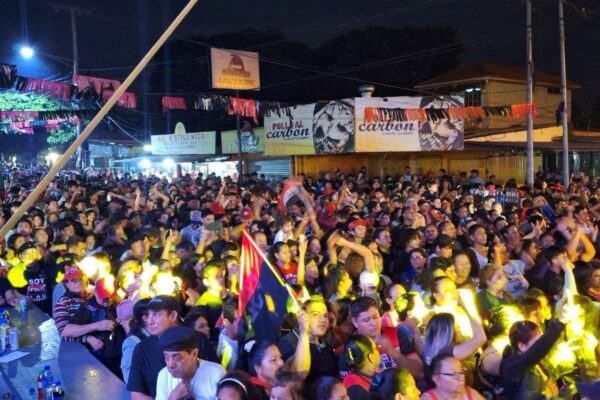 Fervor revolucionario prevalece en la vigilia del barrio San Judas