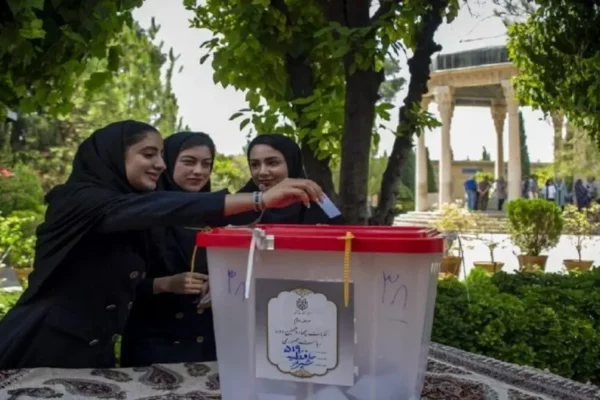 Autoridad electoral extiende dos horas votación durante presidenciales en Irán