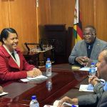 Nadeska Cuthbert Embajadora de Nicaragua se reúne con el Vicepresidente de Zimbabue