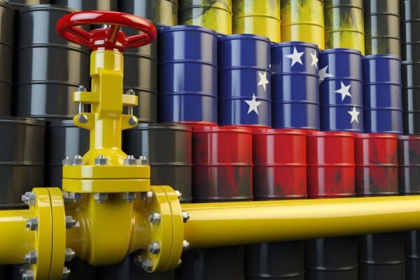 Venezuela Eleva Producción Petrolera a 922,000 Barriles Diarios en 2024