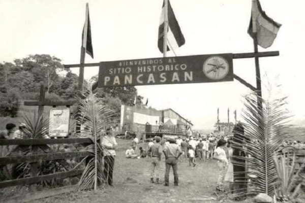 EN PANCASÁN LA BRISA LO ESTÁ CANTANDO Y EN LA CIUDAD YA VIENE SONANDO EL SON QUE DICE ASÍ REVOLUCIÓN… REVOLUCIÓN…