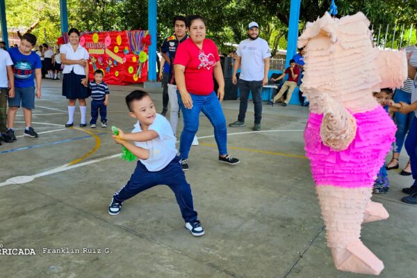 Celebran mañana de colores con niños y niñas del Centro de Educación Especial Melania Morales