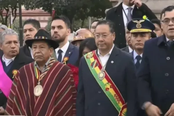 Presidente de Bolivia encabeza conmemoración de los actos por la Independencia