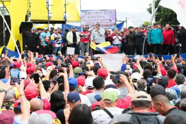Maduro llama a Gobiernos del mundo «a no meter sus narices en Venezuela»