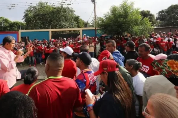 Presidente Nicolás Maduro: en Venezuela el pueblo postula, vota y decide