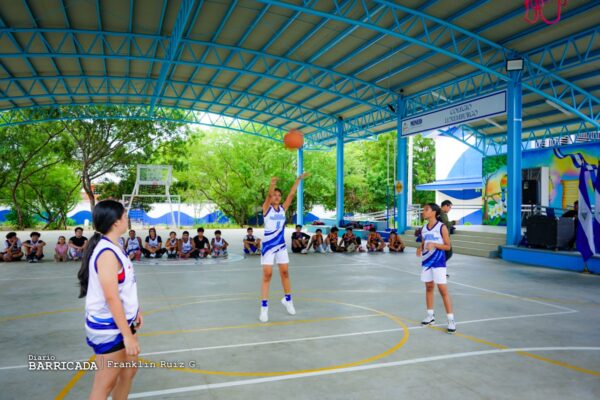 Fomentan deporte escolar con torneo de baloncesto en el Colegio Luxemburgo