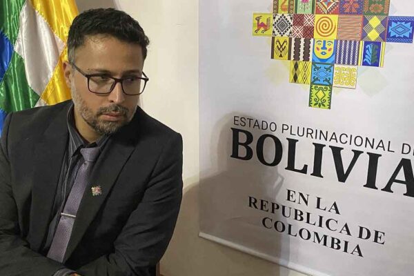 Bolivia busca desarrollo con apego a su soberanía, expresó embajador