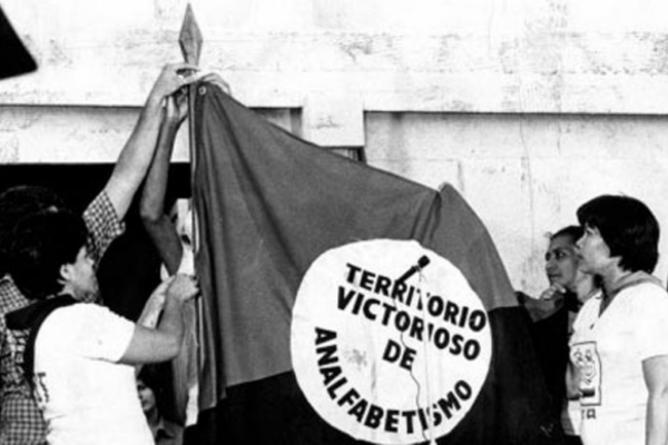 Detalles del Momento: La Gran Cruzada Nacional de Alfabetización