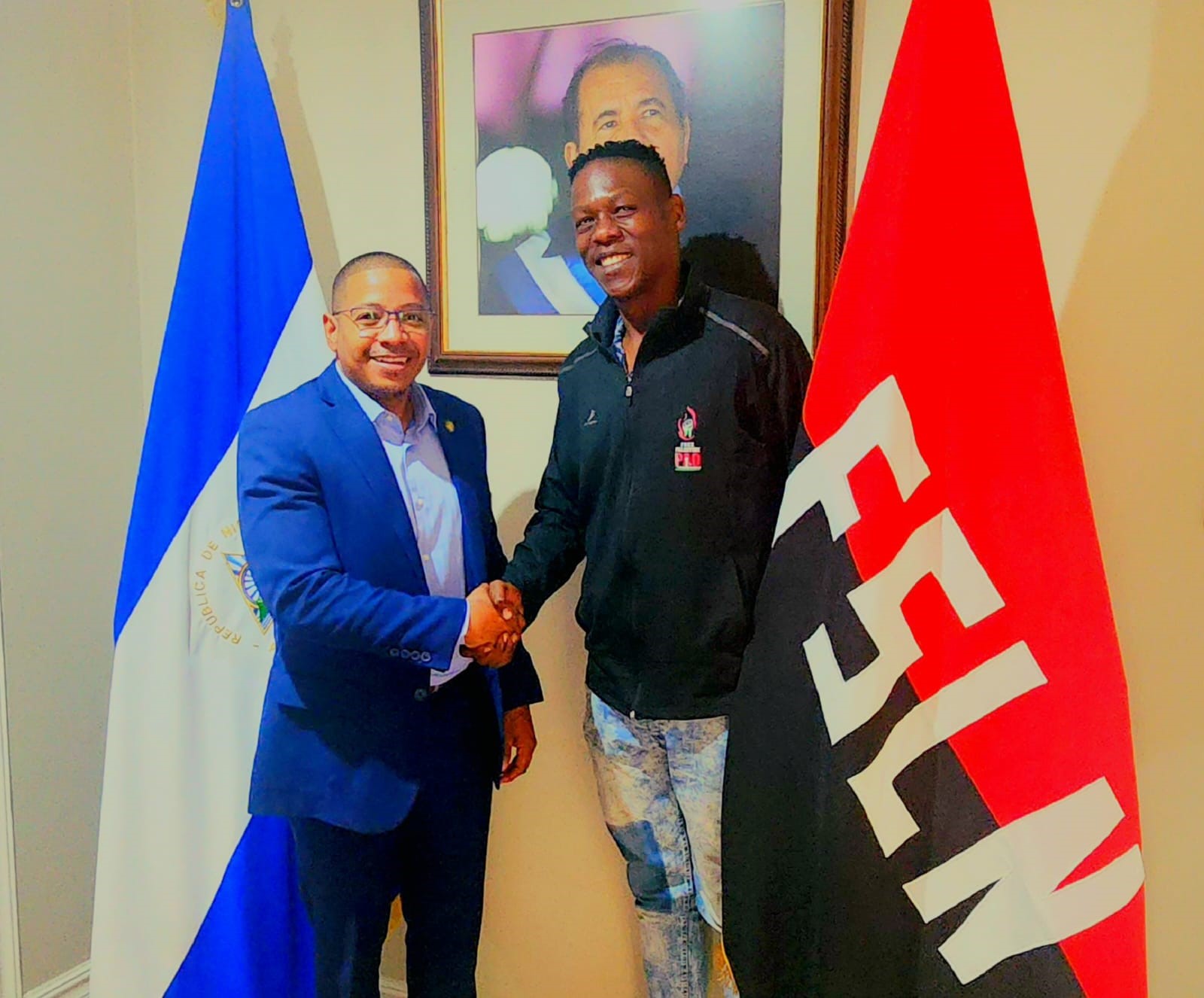 Misión Diplomática en Sudáfrica, recibe visita del coordinador de Federación Mundial de Juventud Democrática
