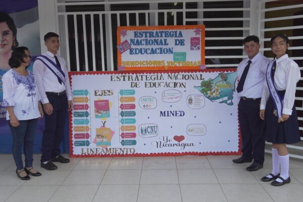 Centro Educativo Blanca Stella Arauz presenta mural para promover la Estrategia Nacional de Educación