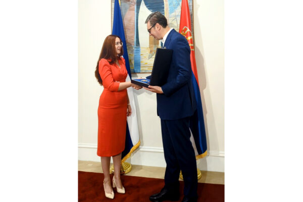 Nicaragua recibe Orden de la Bandera de Serbia