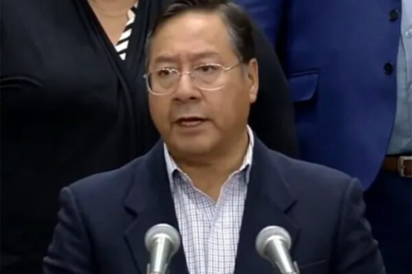Bolivia labora sin descanso por comercio exterior, dice presidente