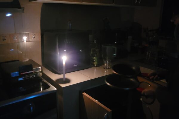 Ecuatorianos culpan a Noboa por apagones en el país