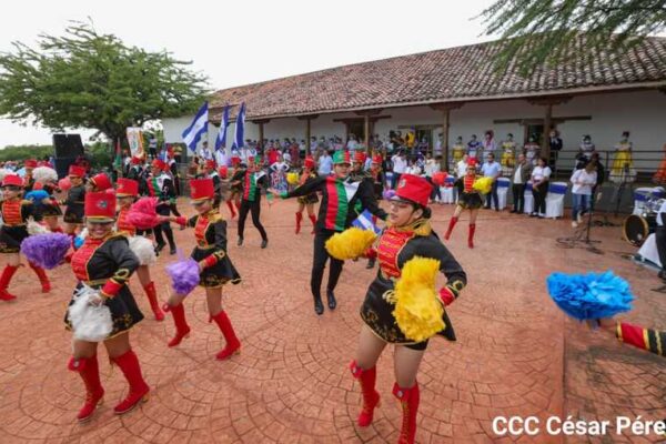 Destacan festividades culturales en el mes de la patria