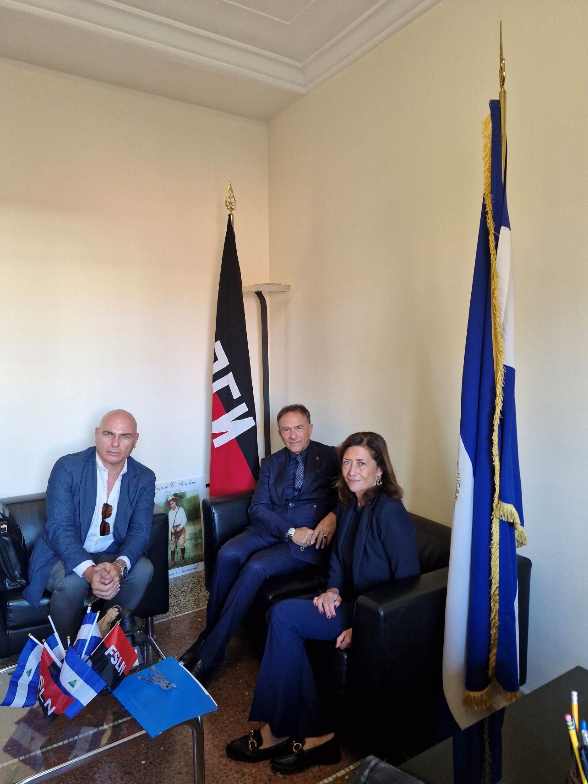 Embajada Nicaragüense  recibe visita del Gerente General de Tobacco International