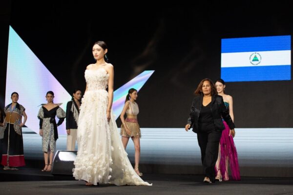 Soraya Membreño brilla en la semana Mundial de la Moda en China