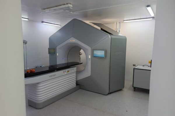 Culminará la Instalación del tercer acelerador lineal, en el Centro Nacional de Radioterapia “Nora Astorga”