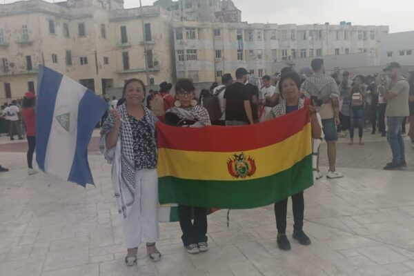 Nicaragua ondeando su Bandera  en La Habana: Solidaridad con Palestina