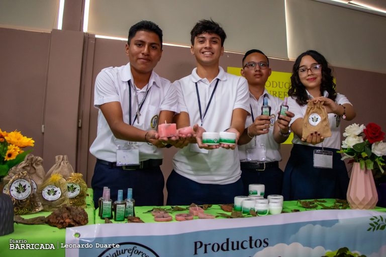 Estudiantes de secundaria transforman el futuro de Nicaragua a través de proyectos innovadores