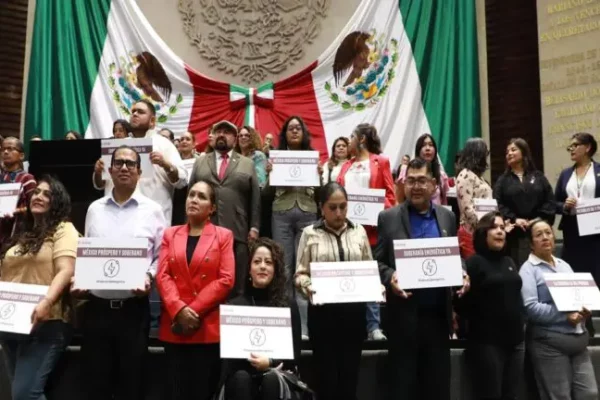 Senado mexicano confirma reforma eléctrica de expresidente López Obrador