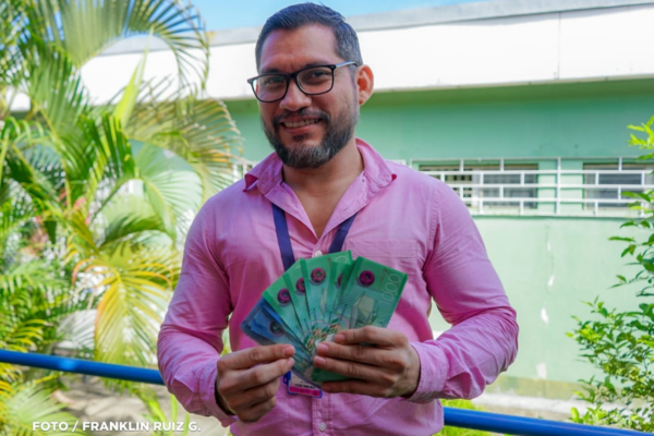 Servidores públicos de Nicaragua reciben salario de noviembre con aumento del 4%