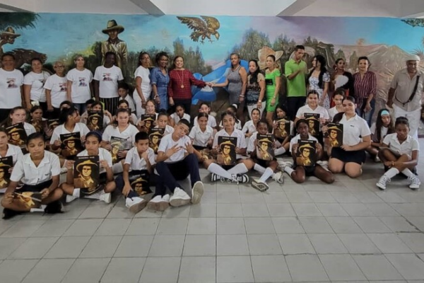 La entrañable presencia de Sandino, Camilo y «El Che», forjando el futuro