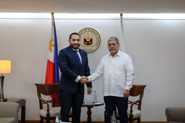 Encuentro con el Canciller de Filipinas: Enrique Manalo recibe al Embajador de Nicaragua