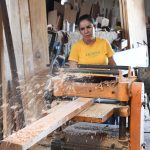Mujeres dedicadas a la transformación de la madera reciben visita y acompañamiento del MARENA