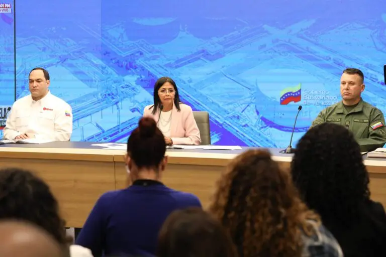 Gobierno venezolano denuncia relación de Erick Prince y María Corina Machado en los ataques a PDVSA