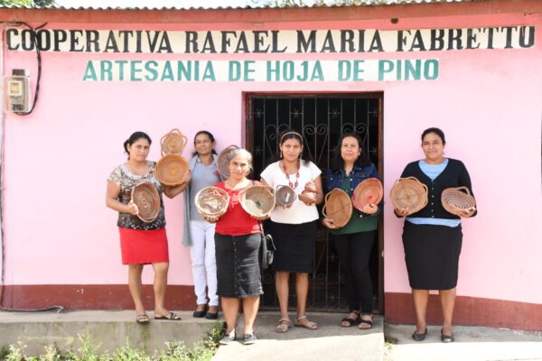 Artesanía Nicaragüense destaca con productos elaborados a base de pino