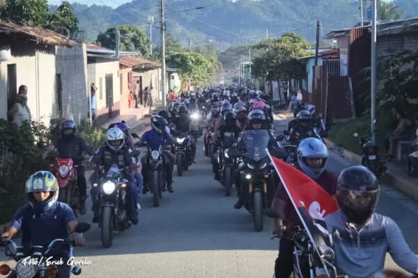 Rodada Motorizada Navideña recorre Jalapa con clubes de todo el país