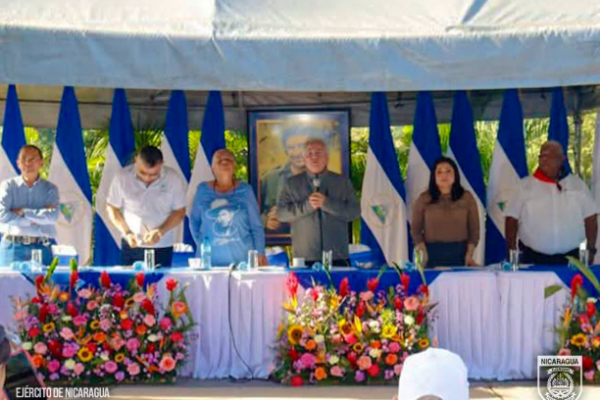 Ejército de Nicaragua rinde homenaje a Gaspar García Laviana en el Mausoleo del Héroe Nacional