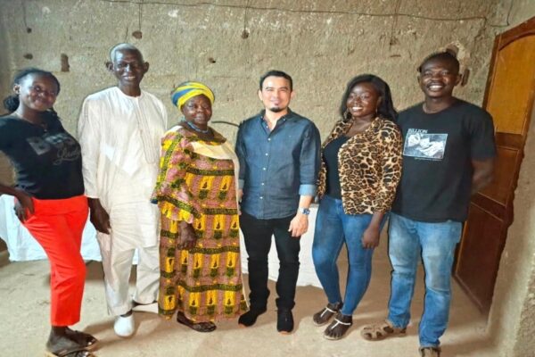 Embajada de Nicaragua rinde homenaje a la familia y vivienda de Thomas Sankara en visita de cortesía