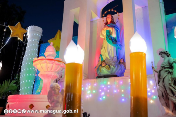 Los Altares y Nacimientos de la Avenida Bolívar a Chávez evocan entre música y luces la paz del pueblo nicaragüense 