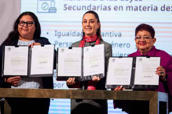 Sheinbaum firma decreto en apoyo a las mujeres mexicanas
