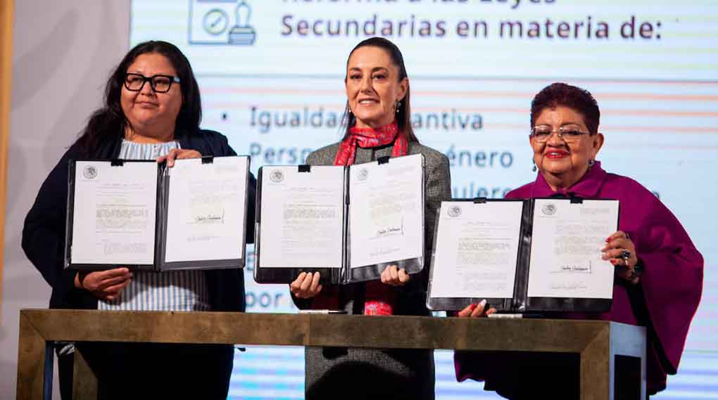 Sheinbaum firma decreto en apoyo a las mujeres mexicanas