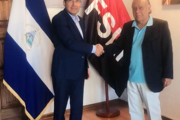 Juan Andrés Lagos visita la Embajada de Nicaragua en Chile