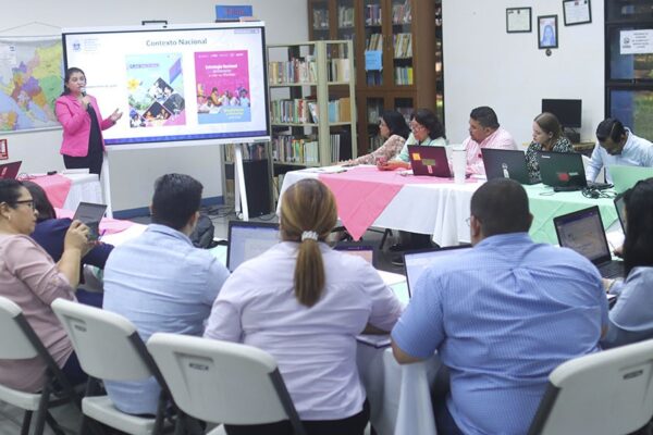 Incorporan historia e identidad nacional en todos los niveles educativos