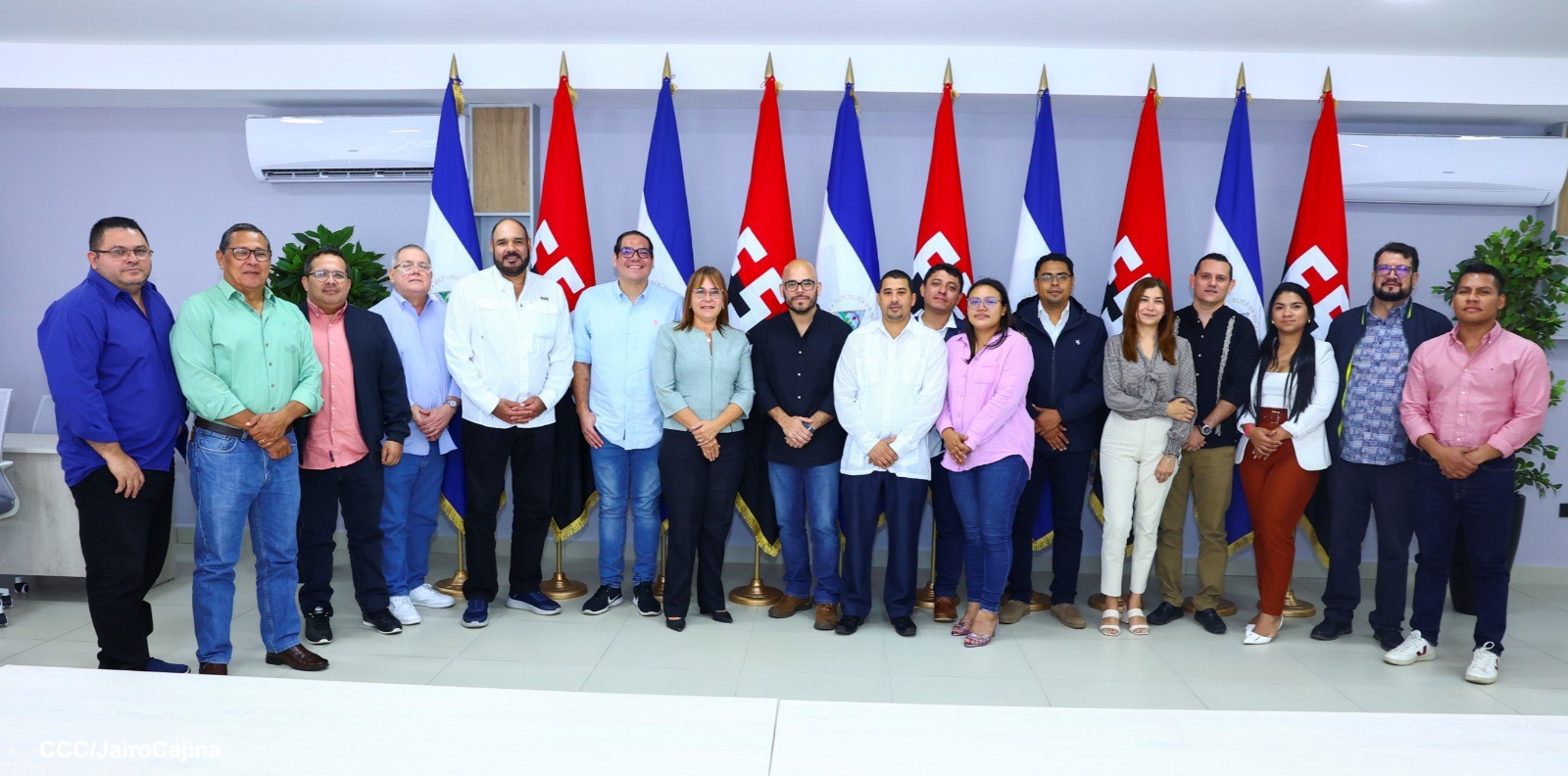 Medios sandinistas se reúnen con Embajadora de Cuba