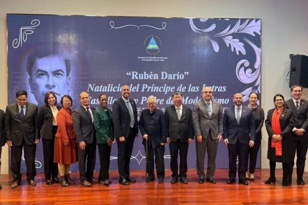 ¡Honramos a Darío en Beijing! Misión Diplomática de Nicaragua rinde homenaje al poeta