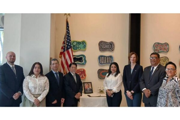 Firma de Libro de Condolencias por la Partida del Presidente Jimmy Carter