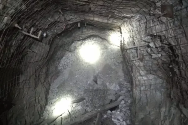 Intensifican búsqueda de 17 mineros que quedaron atrapados en una mina en Perú