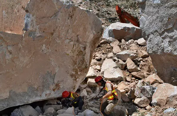 Colapso en mina de Kazajistán deja siete muertos