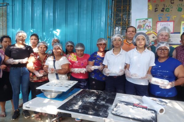 Productores de tilapia con sistemas acuapónicos reciben capacitación en valor agregado