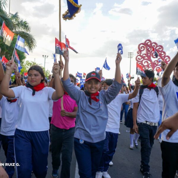 Foto de Caminata 45 aniversario de la Gran Cruzada Nacional de Alfabetización