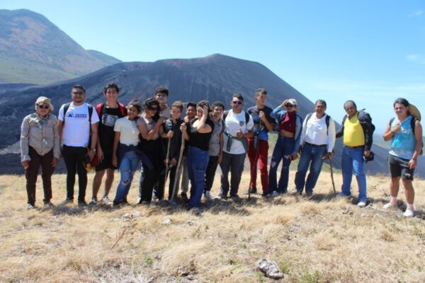 Movimiento Ambientalista Guardabarranco Celebra el 45 Aniversario de la Gran Cruzada Nacional de Alfabetización con Senderismo Educativo