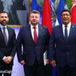 Canciller Valdrack Jaentschke y Laureano Ortega Reciben Copias de Estilo del Embajador Vitaly Borchuk de Belarús