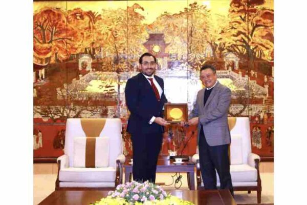 Embajador de Nicaragua sostiene encuentro con Presidente del Comité Popular de Hanói, Vietnam